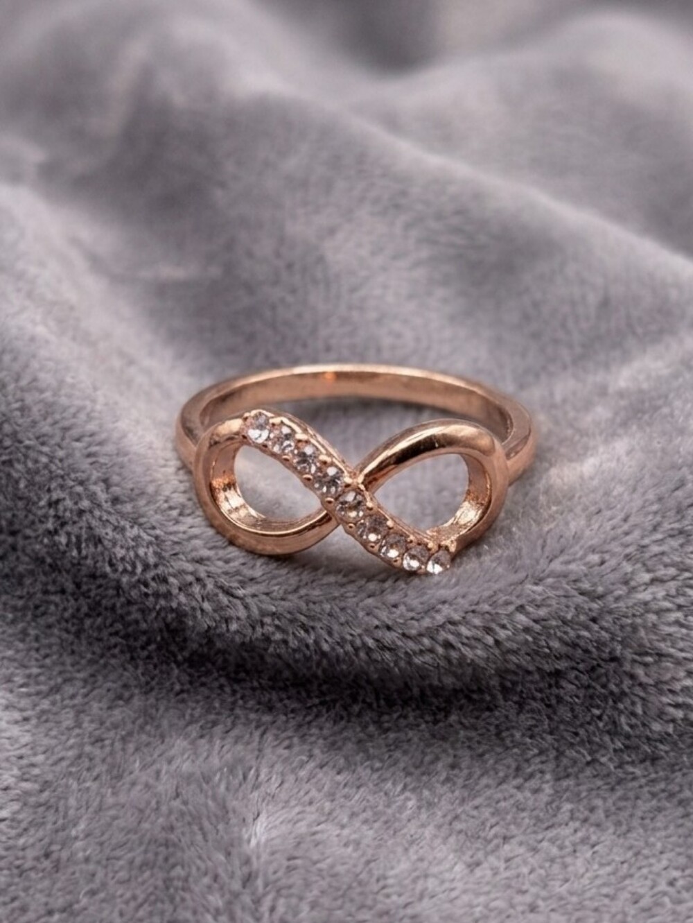 Rose Gold Infinity Ring Sparkling Accents Size 9 Costume Jewelry NWT